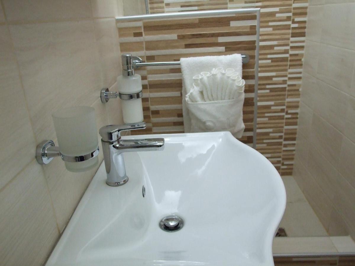 Apartman Nena Pirot Buitenkant foto