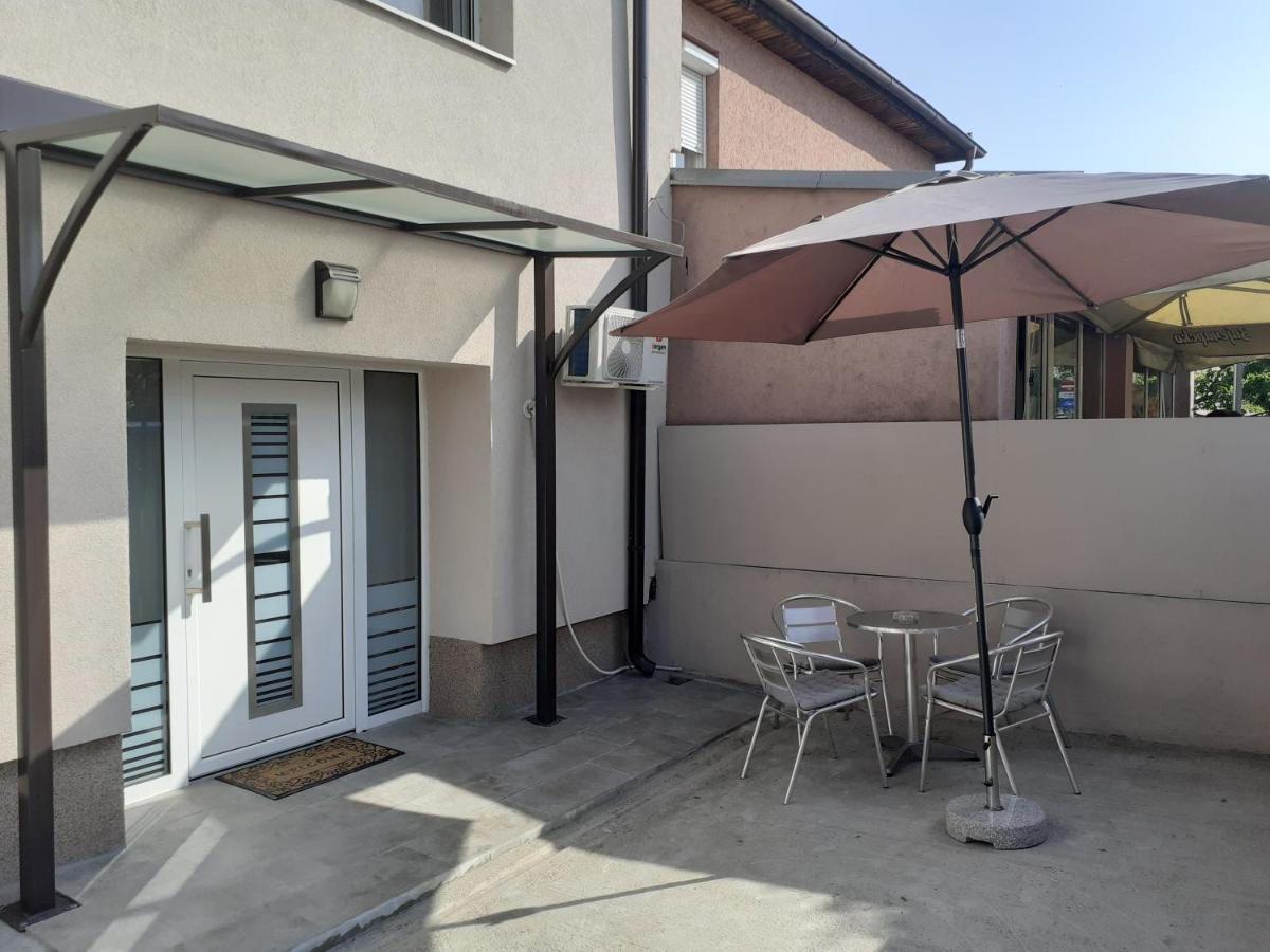 Apartman Nena Pirot Buitenkant foto