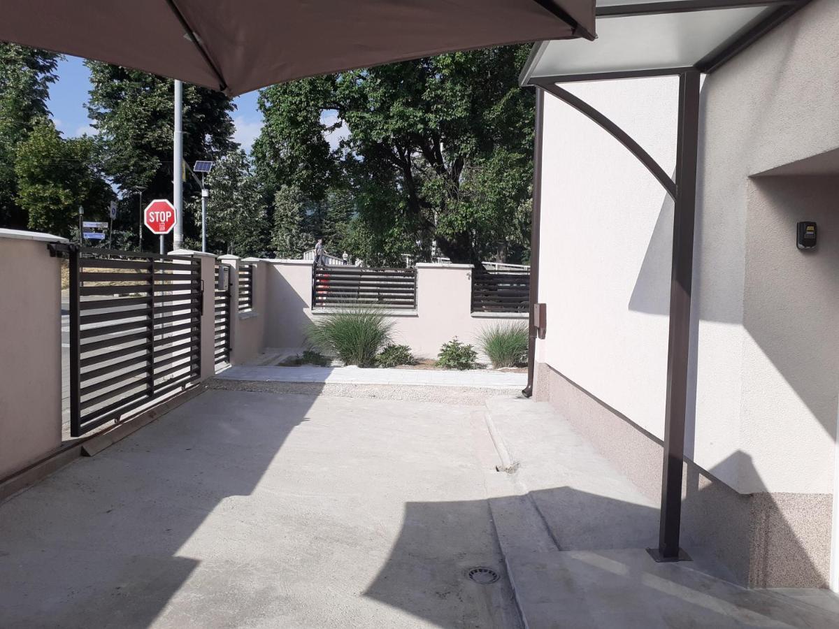 Apartman Nena Pirot Buitenkant foto
