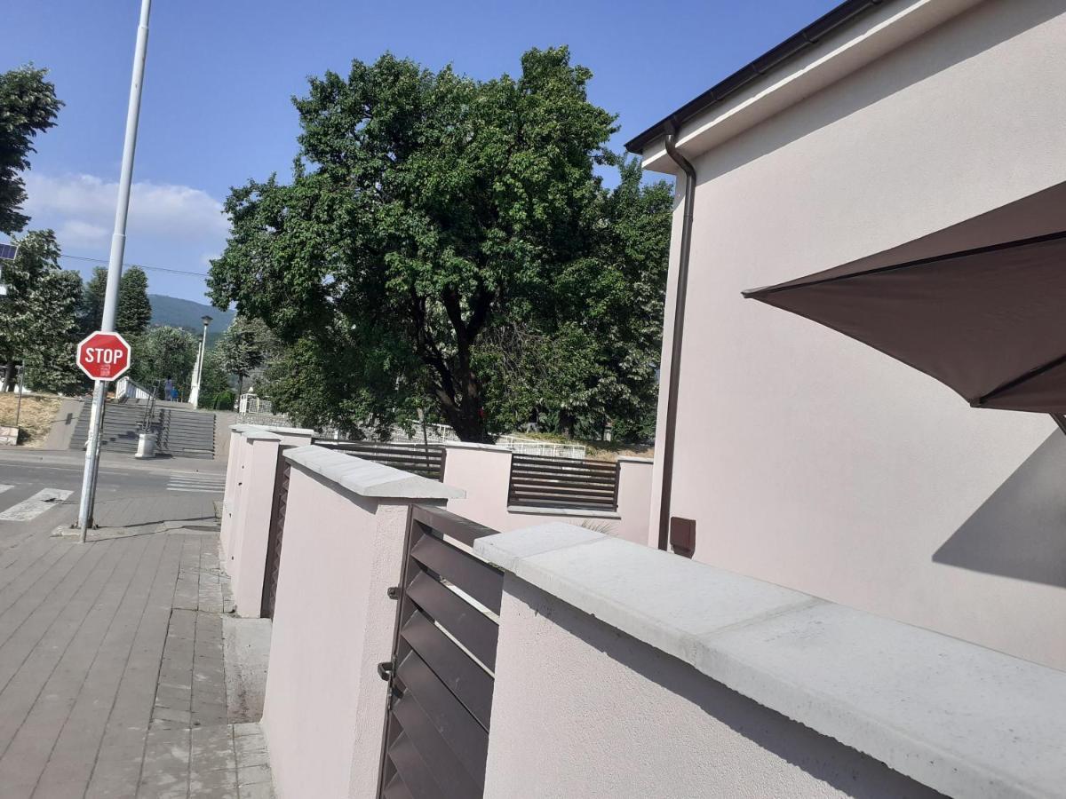 Apartman Nena Pirot Buitenkant foto