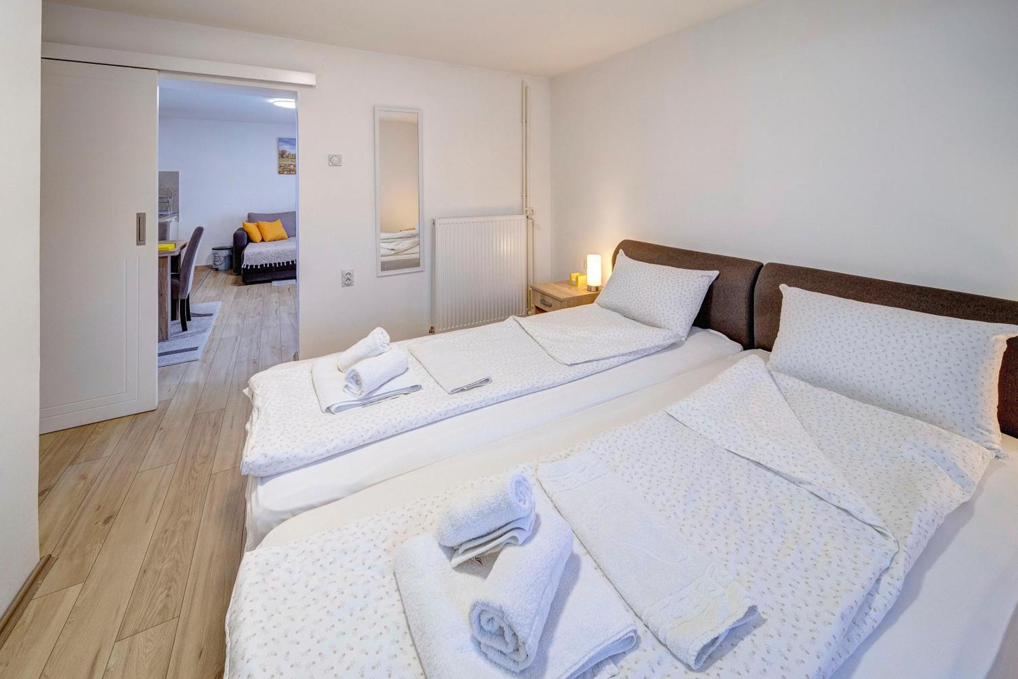 Apartman Nena Pirot Buitenkant foto