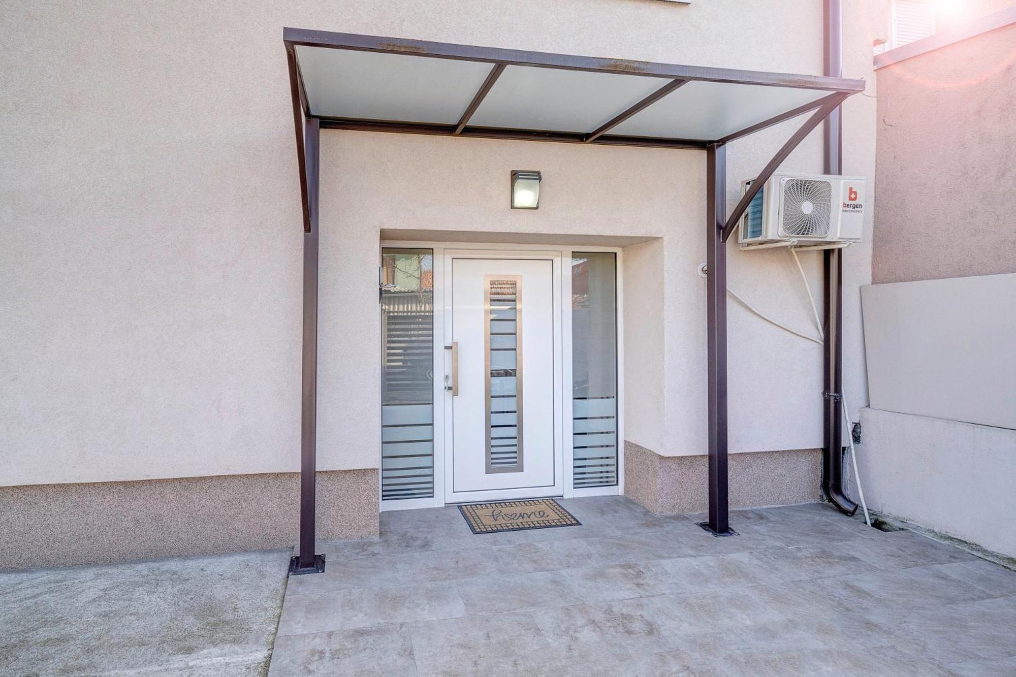 Apartman Nena Pirot Buitenkant foto